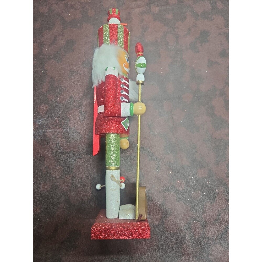 Holiday wooden Nutcracker figurine Broken Nose - Picture 5 of 5